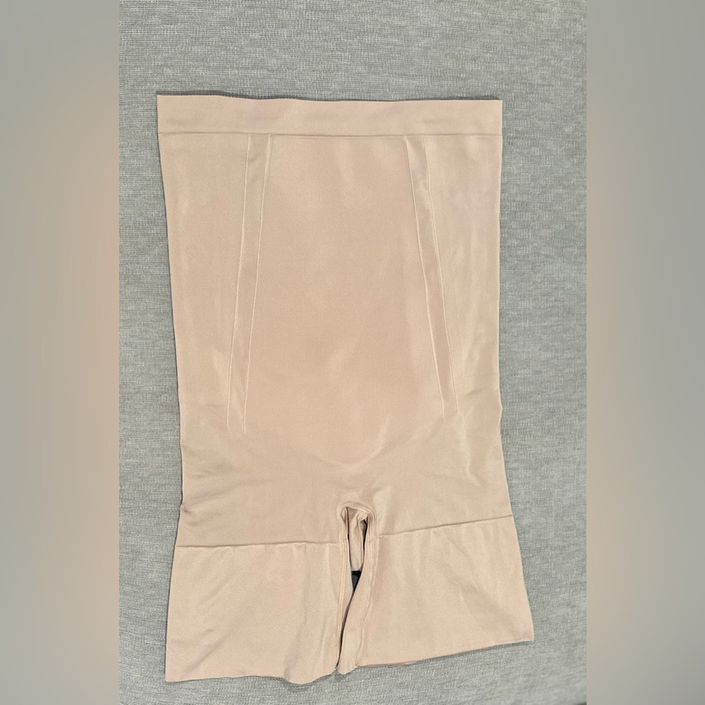 SPANX: OnCore High-Waisted Mid-Thigh Short EUC PERFECT CONDITION